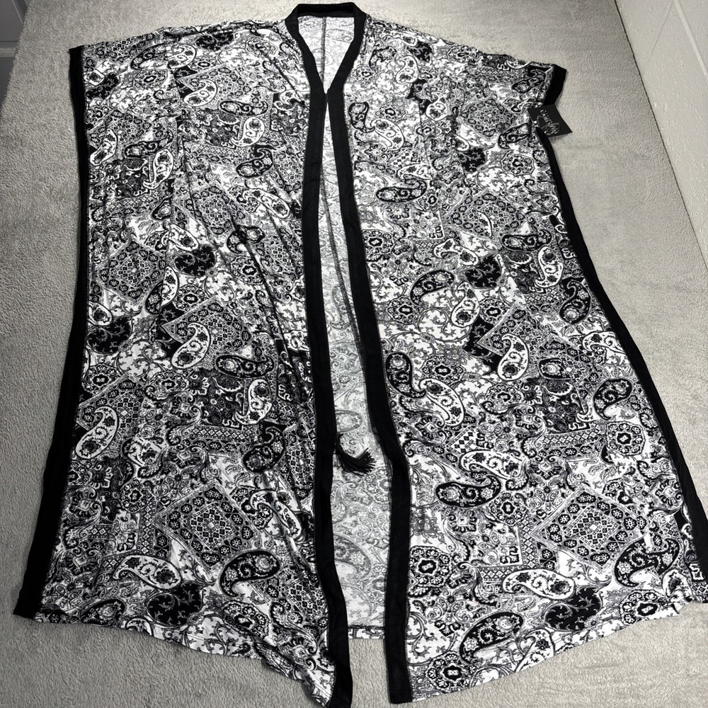 NWT Ellen Tracy Long Butterfly Caftan Nightgown Paisley Black + White Size S/M